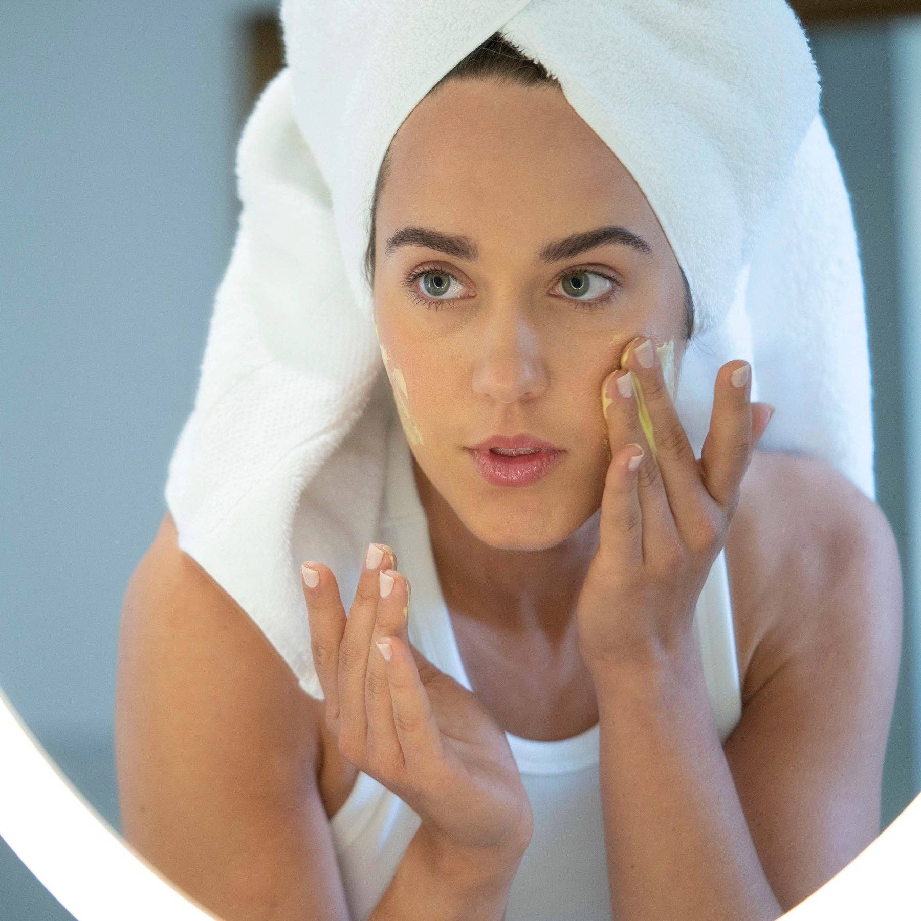 Glow Bright Cleanser - Awear