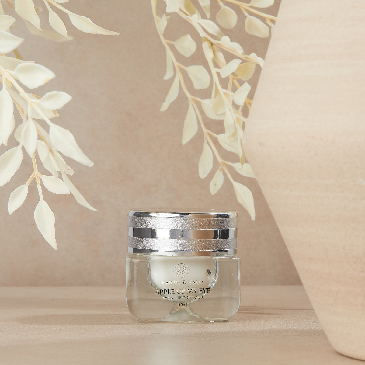 Apple Of My Eye & Lip Contour lifestyle - Awear