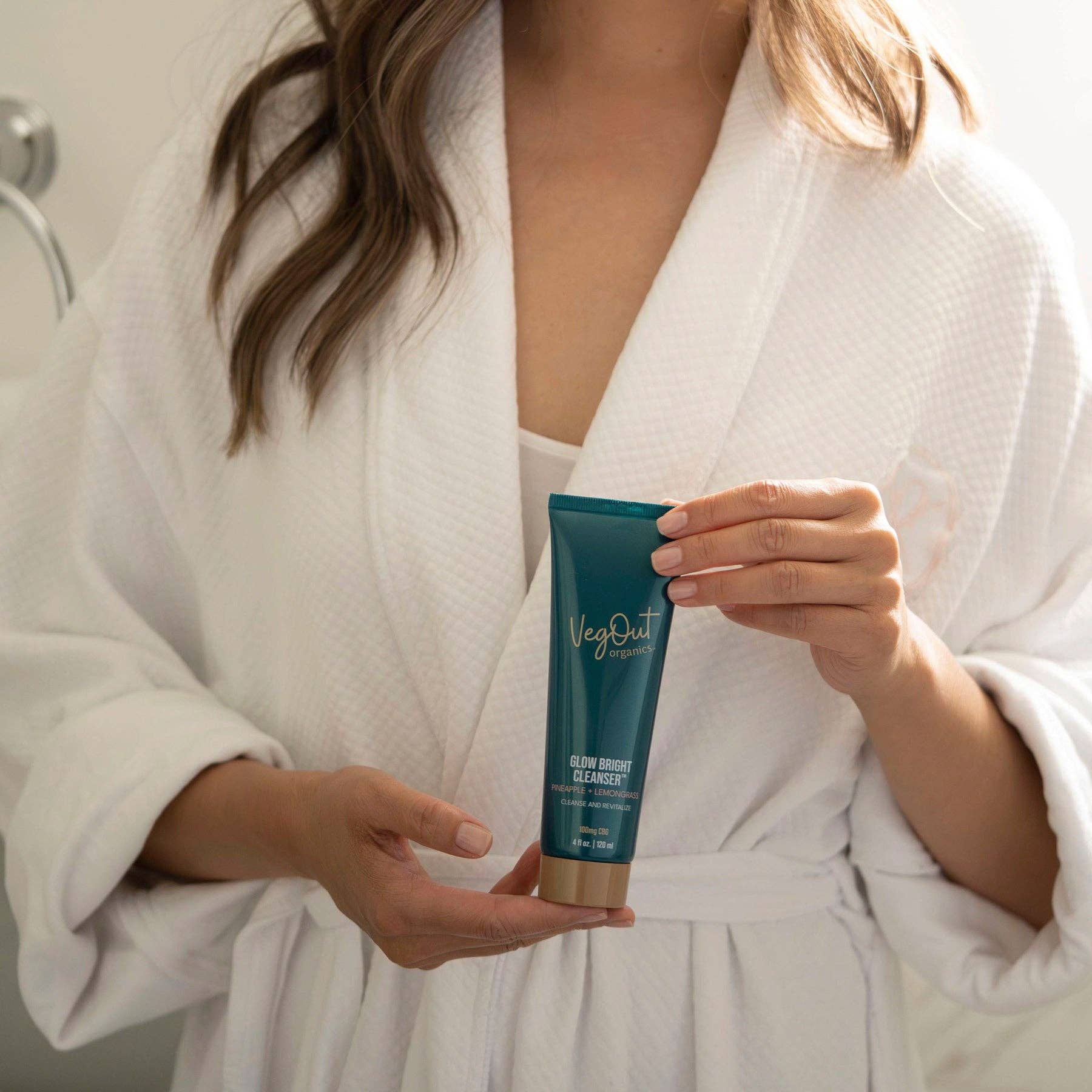 Glow Bright Cleanser - Awear